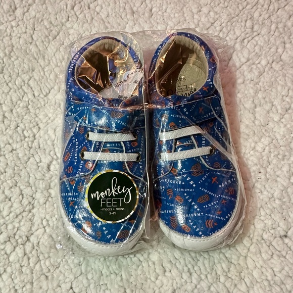 Perfect 4th of July shoes! 🌺 - Picture 1 of 1